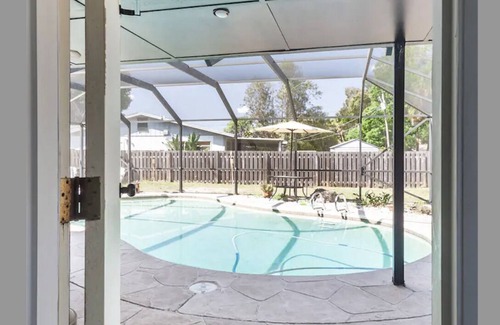 Lakewood Park Apartamento | Private Studio with Shared Pool 15 minutes to Vero Beaches and Fort Pierce Inlet