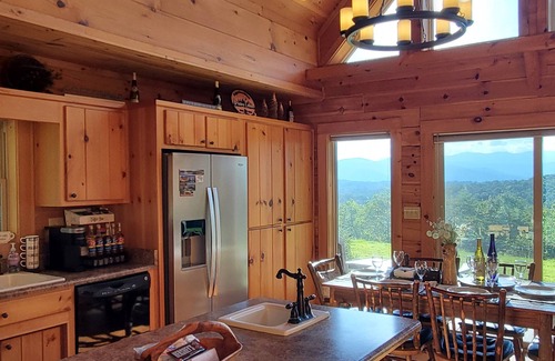 Marion Cabina | 3 niveles, vistas impresionantes, Jaccuzi, WIFI, 2 ACRES, cima de la montaña, 15 min-Lake James