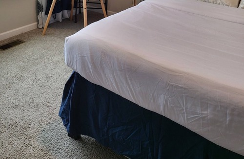 Summit Station Casa | Private stylish Bedroom with a view! Bathroom and Free parking