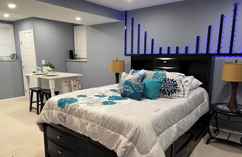 Tewksbury Casa | Private Suite 1 Queen bed, 1 Full bath,1 car parking