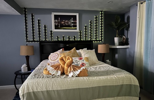 Tewksbury Casa | Private Suite 1 Queen bed, 1 Full bath,1 car parking