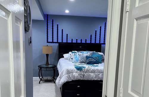 Tewksbury Casa | Private Suite 1 Queen bed, 1 Full bath,1 car parking