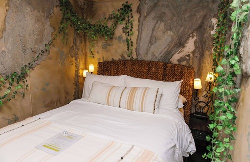 American Fork Cama Y Desayuno | Private Suite AirJet Tub & Waterfall Shower, Cove Themed