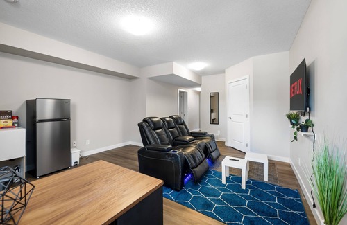Jasper Place Apartamento | Private Suite*Fenced Yard*WEM*Free Parking*Wi-Fi