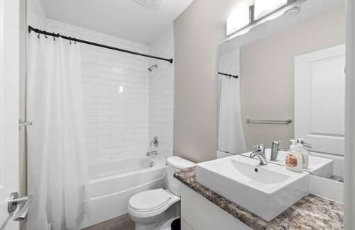 Jasper Place Apartamento | Private Suite*Fenced Yard*WEM*Free Parking*Wi-Fi