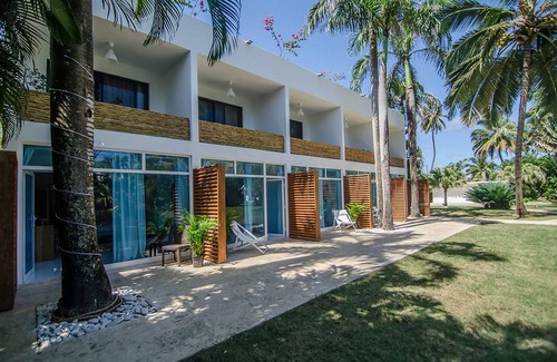 Cabarete Apartamento | Private suite in luxury resort with pool and jacuzzi, right on sandy beach