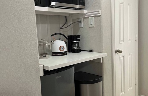 College Park Casa | Private Suite in North Woodlands Gated Community - Near Hospitals
