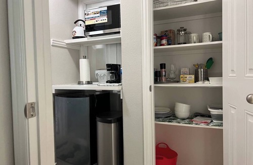 College Park Casa | Private Suite in North Woodlands Gated Community - Near Hospitals