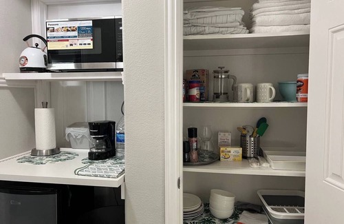 College Park Casa | Private Suite in North Woodlands Gated Community - Near Hospitals