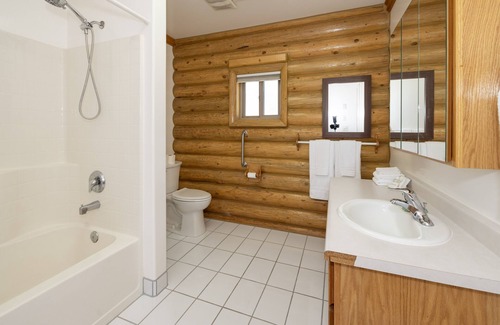 Hot Springs Cabina | Private Suite in Rustic Cabin - Room 230