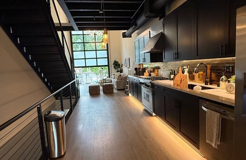 Santa Ana Casa | Modern Loft in Santa Ana – Steps From Shopping, Dining & Hospitals