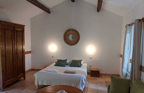 Ponteves Cama Y Desayuno | Private suite in the heart of Provence