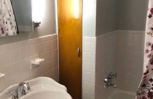 Shaker Heights Casa | Private suite in Shaker Heights near downtown