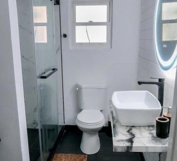 Sulphur Springs Casa | Private Suite near Busch Gardens Adventure Island USF and I-275
