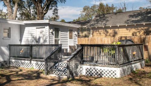 Sulphur Springs Casa | Private Suite near Busch Gardens Adventure Island USF and I-275