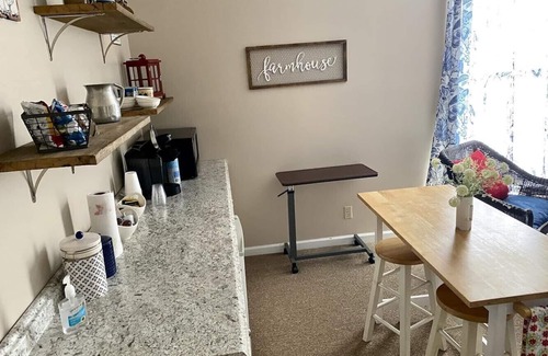 West Liberty Casa | Private Suite on Eastern Kentucky Farm with Indoor Pickleball Court