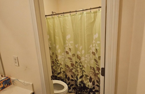 Lakeland Cama Y Desayuno | Private Suite on Wooded Lot – Near Memphis & Blue Oval City