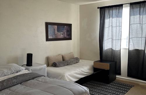 Vallejo Cama Y Desayuno | PRIVATE SUITE & THE LOFT en-suite bathroom, fridge, microwave, airfry, coffee!