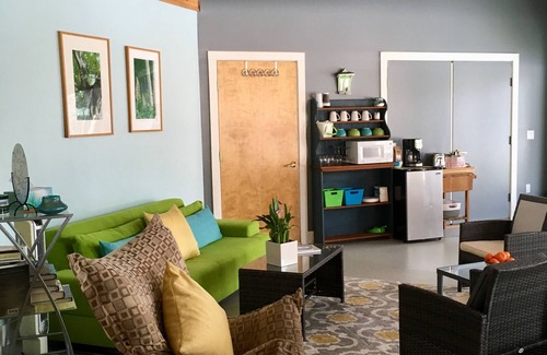 Shattuckville Apartamento | Suite privada con vista dulce, espaciosa, cerca de la ciudad con vistas espectaculares.