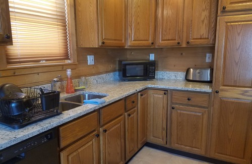 Copake Falls Cabina | ¡Piscina privada, porche de rap y vistas impresionantes!