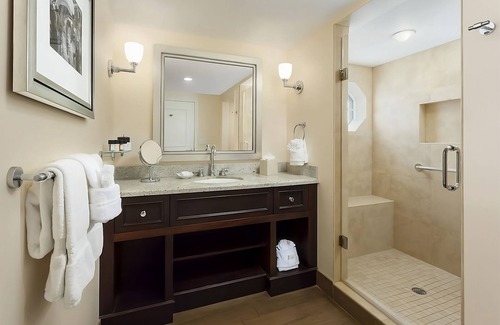 Uptown - Upper Duval Complejo | Private Tanning Pier! 4 Modern Units By The Beach, 3 Onsite Pools, Beach Access