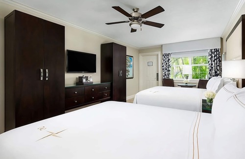 Uptown - Upper Duval Complejo | Private Tanning Pier! 4 Modern Units By The Beach, 3 Onsite Pools, Beach Access
