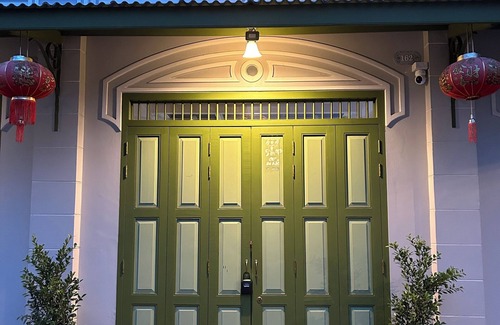 Samphanthawong Casa | private house in chinatown/ 2BR,2BATH, 7Mints to MRT Samyot/5 Guests