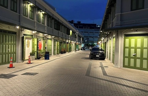 Samphanthawong Casa | private house in chinatown/ 2BR,2BATH, 7Mints to MRT Samyot/5 Guests