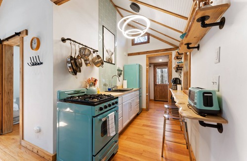 Rowland Cabina | Private Tiny Cabin in the Poconos