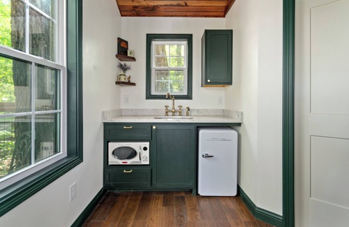 Cadiz Cabina | Private Treehouse getaway on Lake Barkley. Luxury in the trees!
