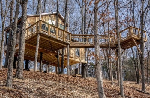 Cape Fair Casa | Private Treehouse near Branson