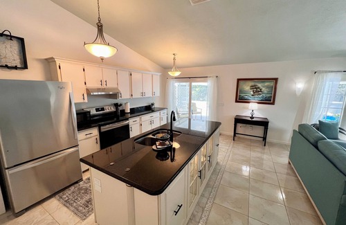 Sebastian Highlands Casa | Private, Tropical, Treasure Coast Retreat close to Riverfront and to the beach!