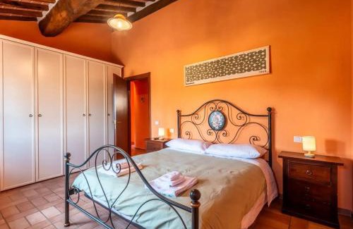 Vescovado Apartamento | Private Tuscan Villa with Stunning Hill Views