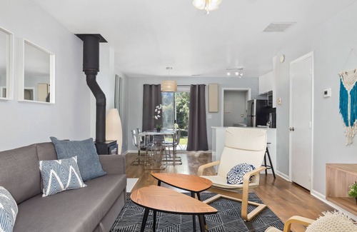 Carrboro Casa | Private UNC Townhome with Parking & 2 Bedrooms