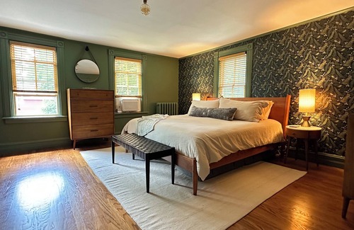 Hillsdale Otro | Private Unit in shared 1830 Farmhouse