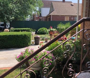 Queens Casa | Private Unit - Shared Public Space