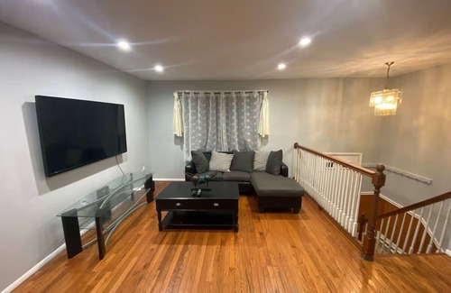 Easton Casa | Private Upstairs Apartment in Forks with WiFi, AC, and Quiet.