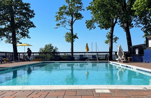 Shelter Island Heights Apartamento | Private 1-bedroom waterfront apartment in fabulous Shelter Island Heights