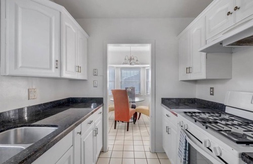 View Park-Windsor Hills Casa | Private and cozy two bedroom home with laundry and patio in Windsor Hills