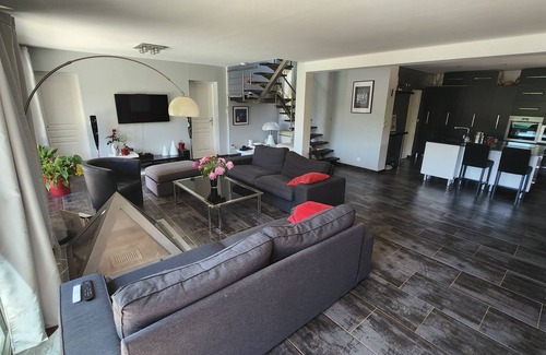 Bormes-Les-Mimosas Villa | Private villa on 2 floors, private enclosed garden 4000m2