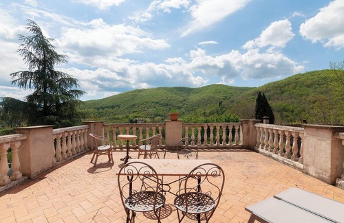 Lucarelli Villa | Private villa in Chianti with swimming pool surrounded by nature
