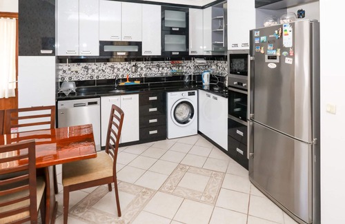 Dalyan City Center Villa | Villa privada en habitaciones con baño grande piscina + jacuzzi, sec. Alarma, piscina climatizada, bicicleta gratis.