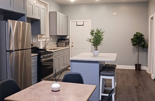 Little Village Apartamento | Private villa in a vintage Chicago neighborhood - 10 minutes from downtown