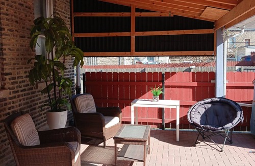 Little Village Apartamento | Private villa in a vintage Chicago neighborhood - 10 minutes from downtown