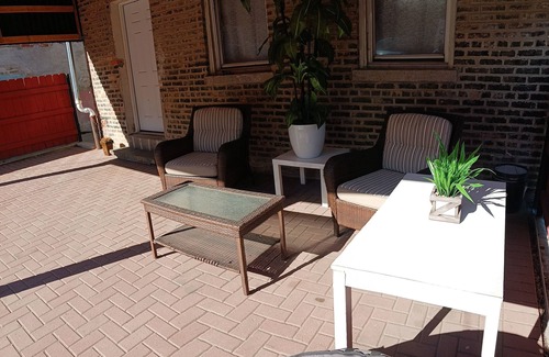 Little Village Apartamento | Private villa in a vintage Chicago neighborhood - 10 minutes from downtown