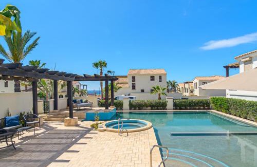 Los Cabos Villa | Private Villa in Cabo with Garden, Hot Tub & Medano Beach just 10 min away