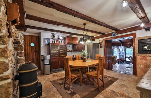 Donje Polje Villa | Encantadora villa de estilo tradicional montenegrino.