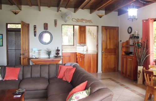 Aguacate Casa | Villa privada es el paraíso con jardines tropicales y sendero de selva tropical por río