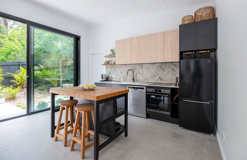 Avalon Beach Villa | Private villa just a 4 min walk to Avalon Beach!