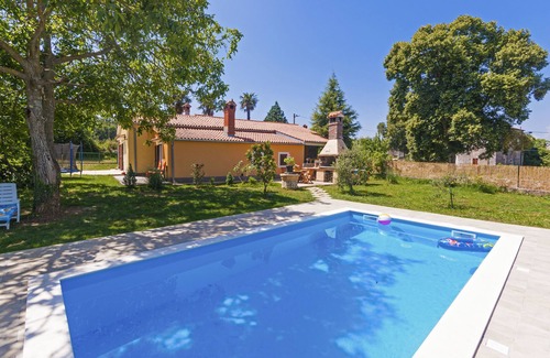 Krsan Villa | Agradable, a pocos minutos del mar, piscina, jardín, privado.